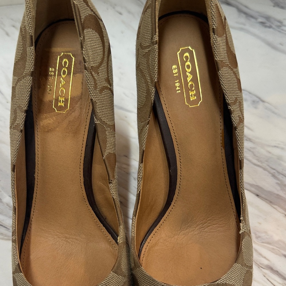 Coach Signature Pattern Tan Heels - Picture 2 of 6